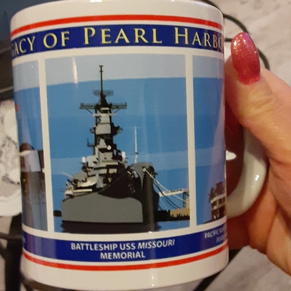 Beautiful official Pearl Harbor mug - Picture 2 of 6